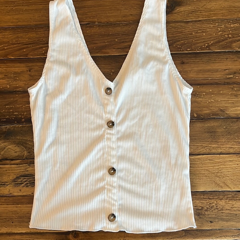 Crop tank sz small with faux buttons